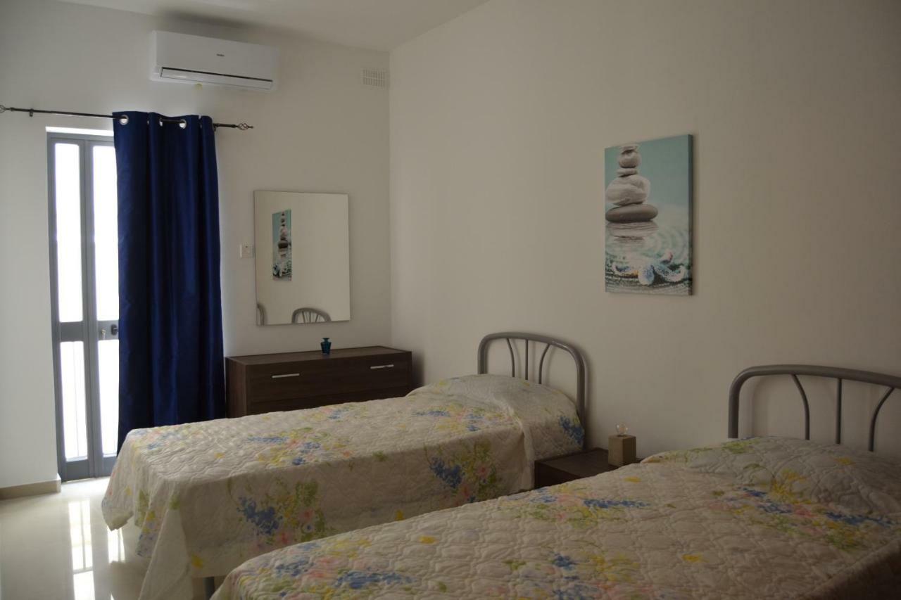 Mellieha Town Centre Bright & Spacious 3 Bedroom Apartment Exteriör bild