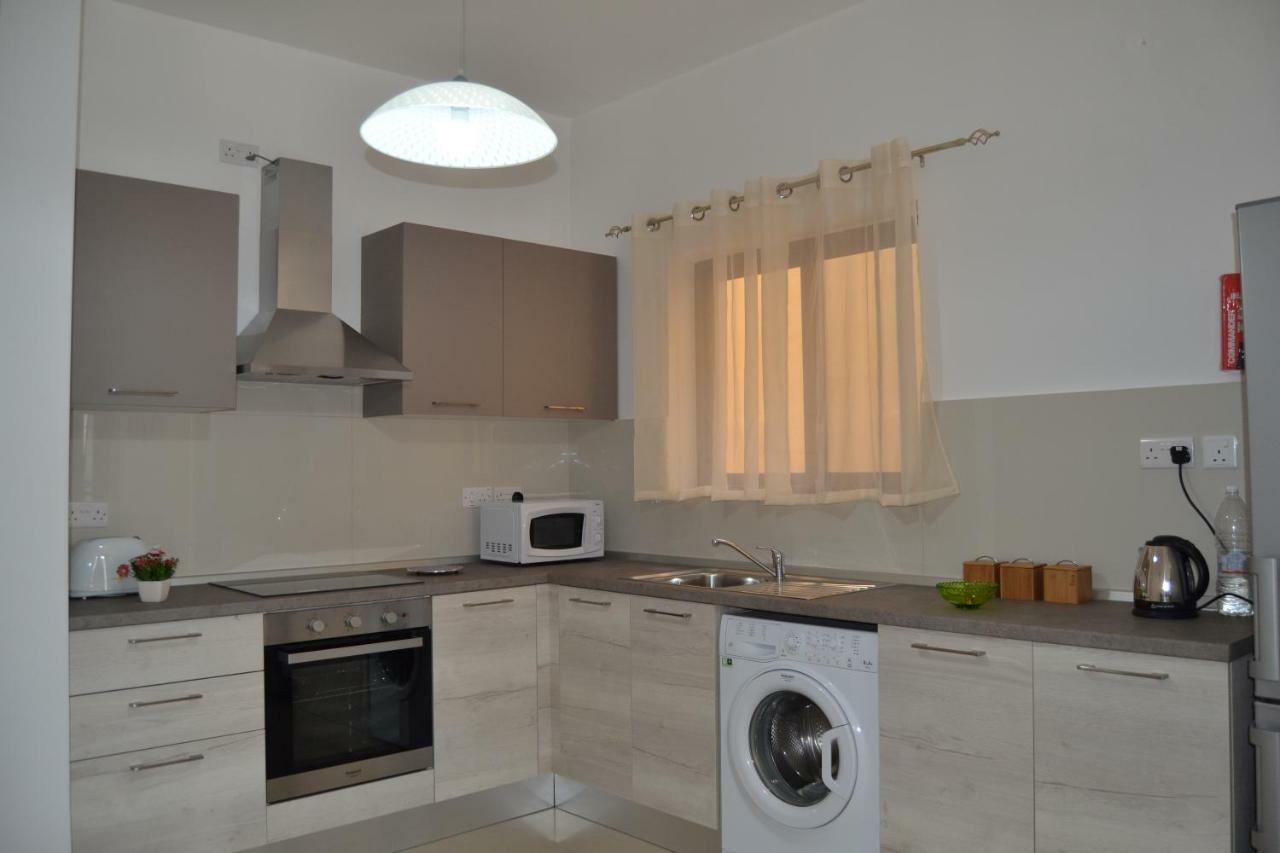 Mellieha Town Centre Bright & Spacious 3 Bedroom Apartment Exteriör bild