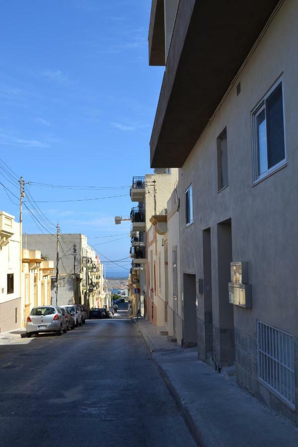 Mellieha Town Centre Bright & Spacious 3 Bedroom Apartment Exteriör bild