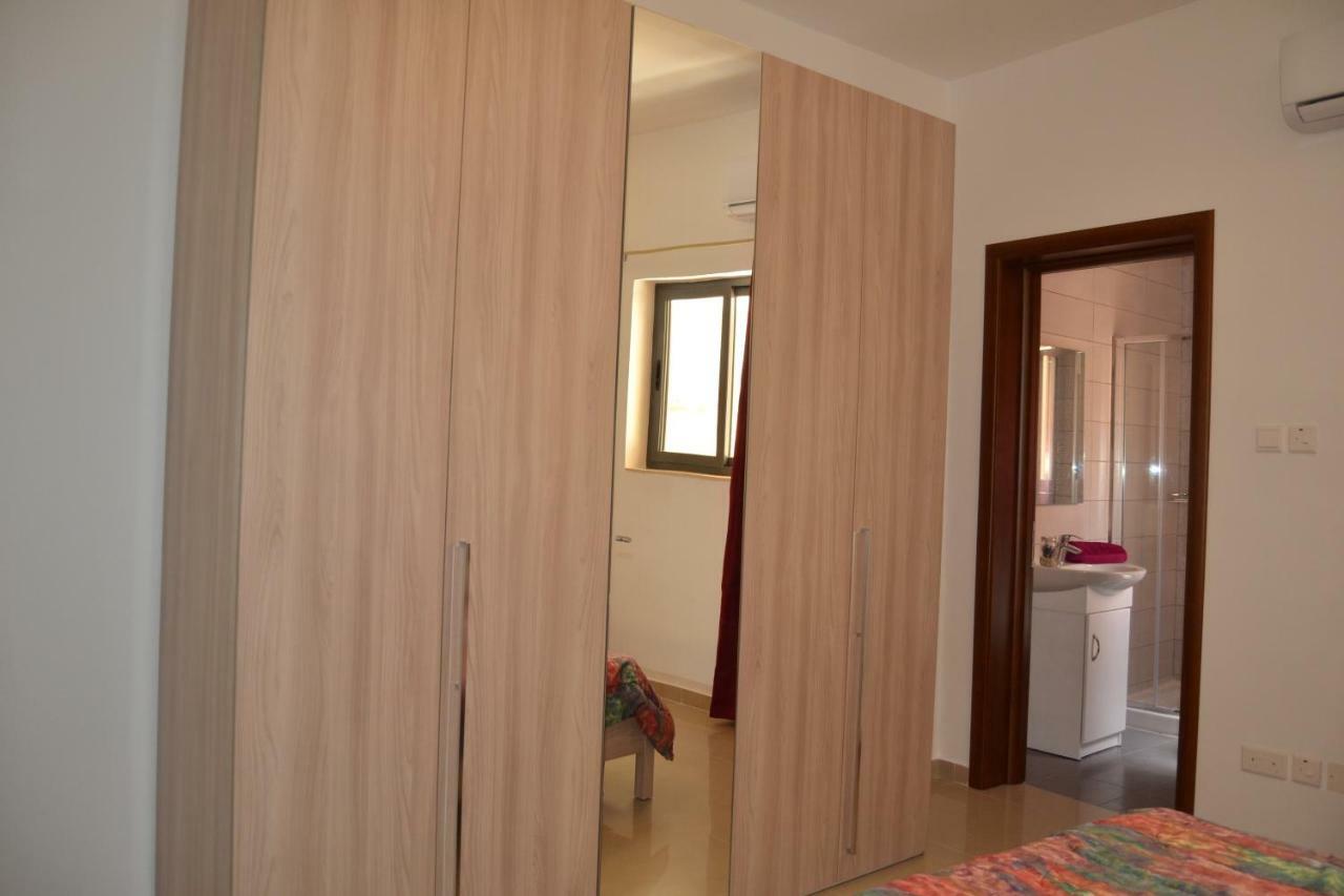 Mellieha Town Centre Bright & Spacious 3 Bedroom Apartment Exteriör bild