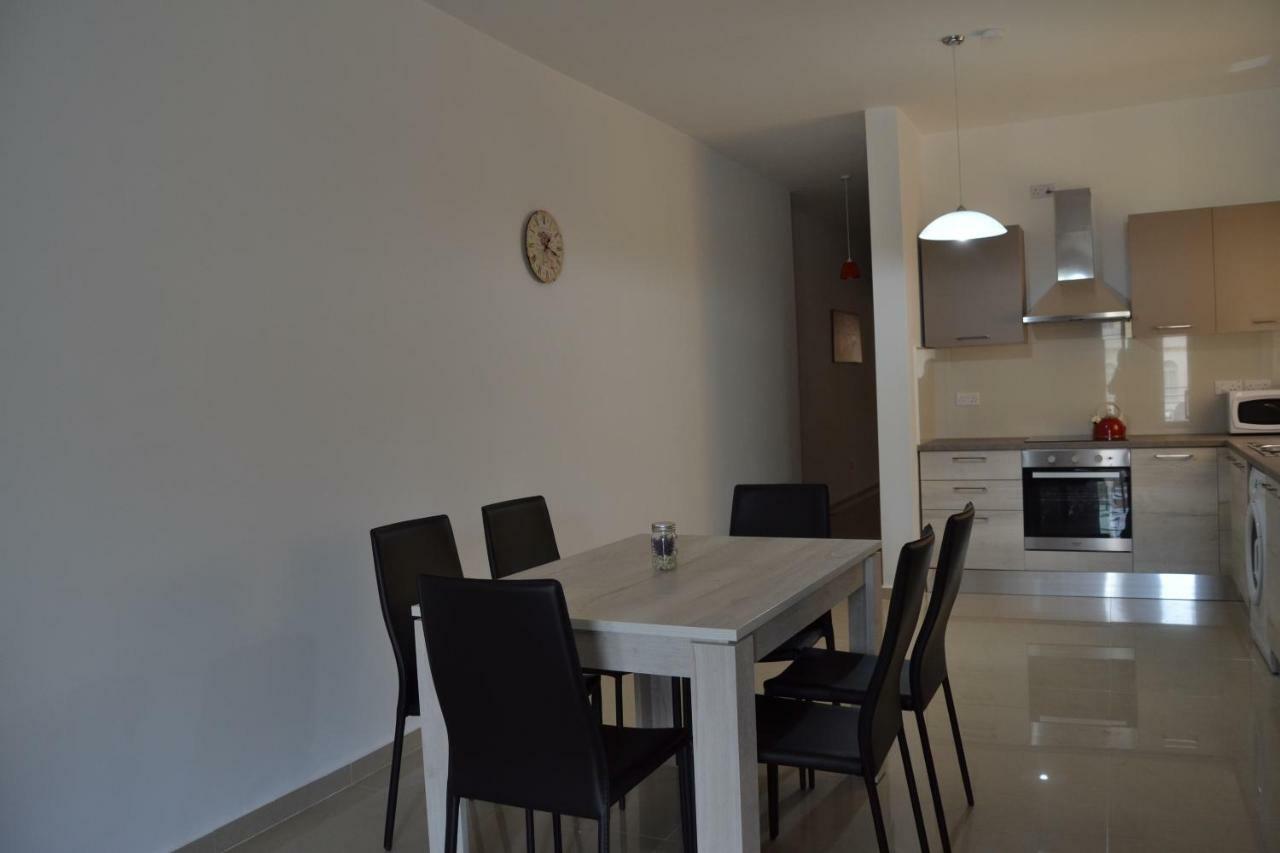 Mellieha Town Centre Bright & Spacious 3 Bedroom Apartment Exteriör bild