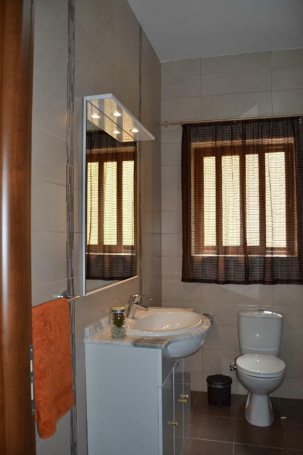 Mellieha Town Centre Bright & Spacious 3 Bedroom Apartment Exteriör bild