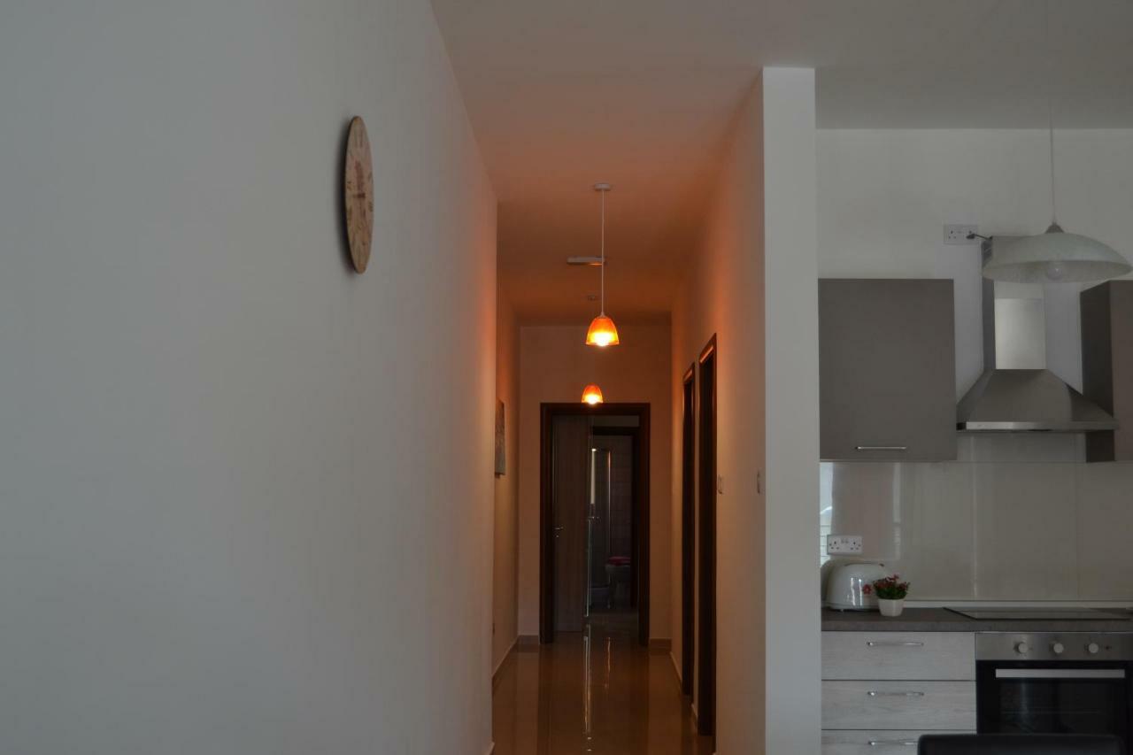 Mellieha Town Centre Bright & Spacious 3 Bedroom Apartment Exteriör bild